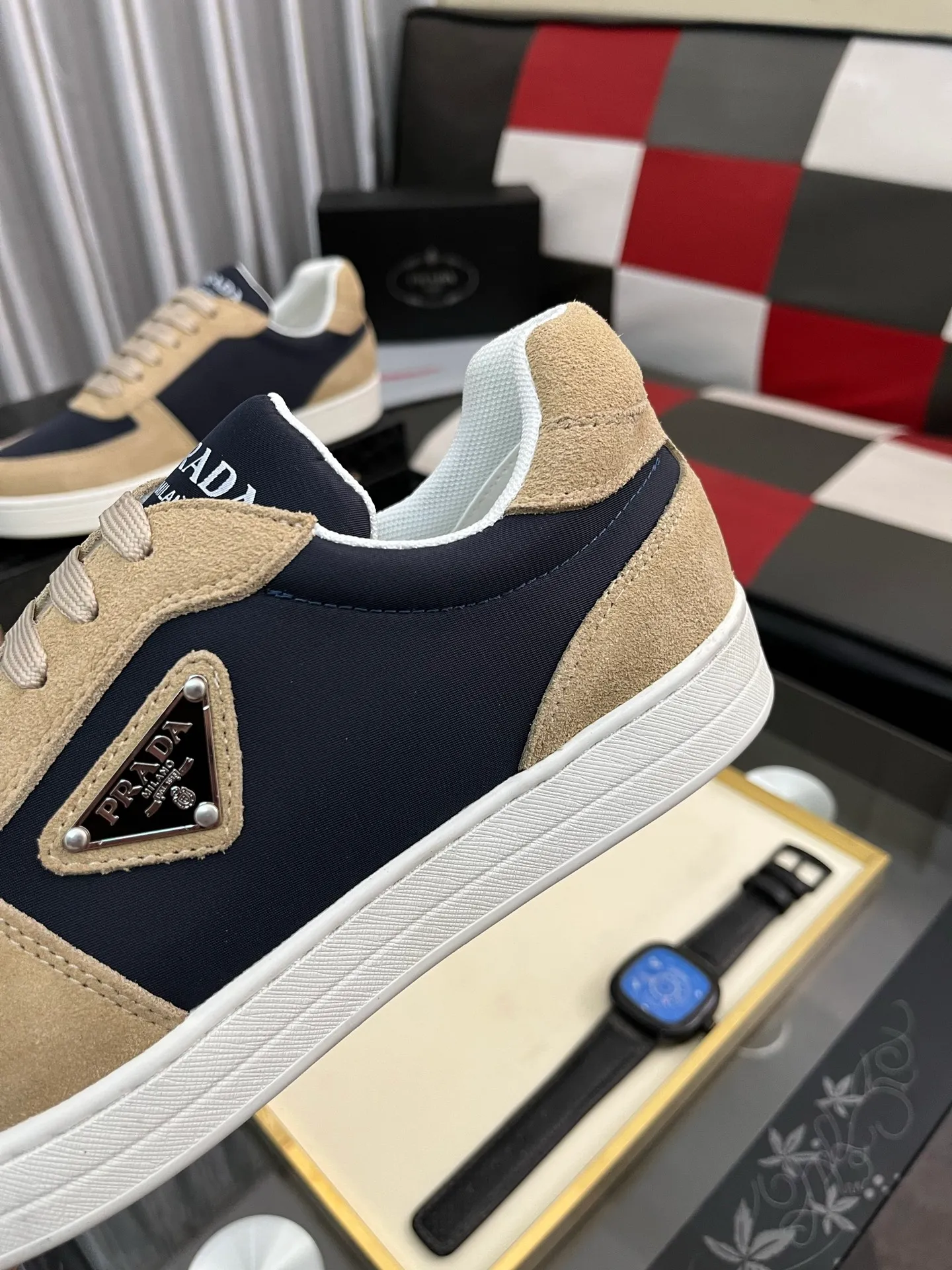 Men's shoes 💰440⌚️⌚️【PRADA】Prada ~ unique and casual style. New models from Prada official website are coming [Celebrate][Celebrate]🏃High-end brand casual shoes ➕Full set of packaging😍😍 Men's 2023 counters are on sale simultaneously, Italian imported brands select first-layer Italian cowhide. 🐑Sheepskin lining (refuses to discolor and rub feet) Sole: Original sole specially provided by the original factory 🎬Better in kind Size number: 38-444️⃣Colors available
